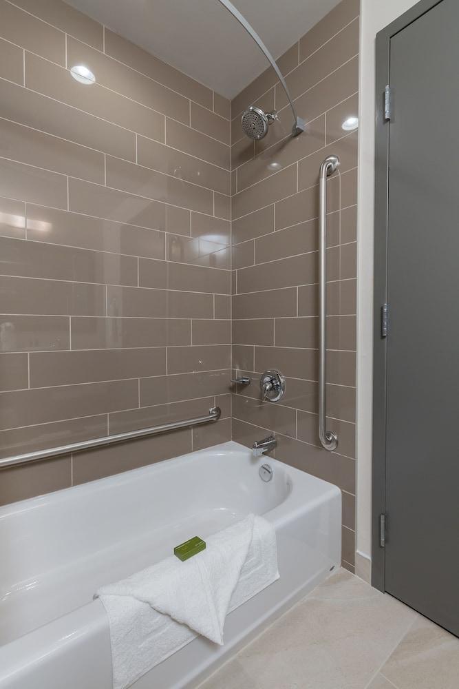 فندق فندق بست ويسترن بلس تشيسترميرو Chestermere المظهر الخارجي الصورة