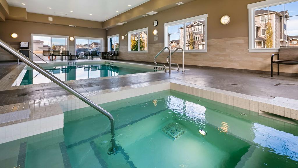 فندق فندق بست ويسترن بلس تشيسترميرو Chestermere المظهر الخارجي الصورة