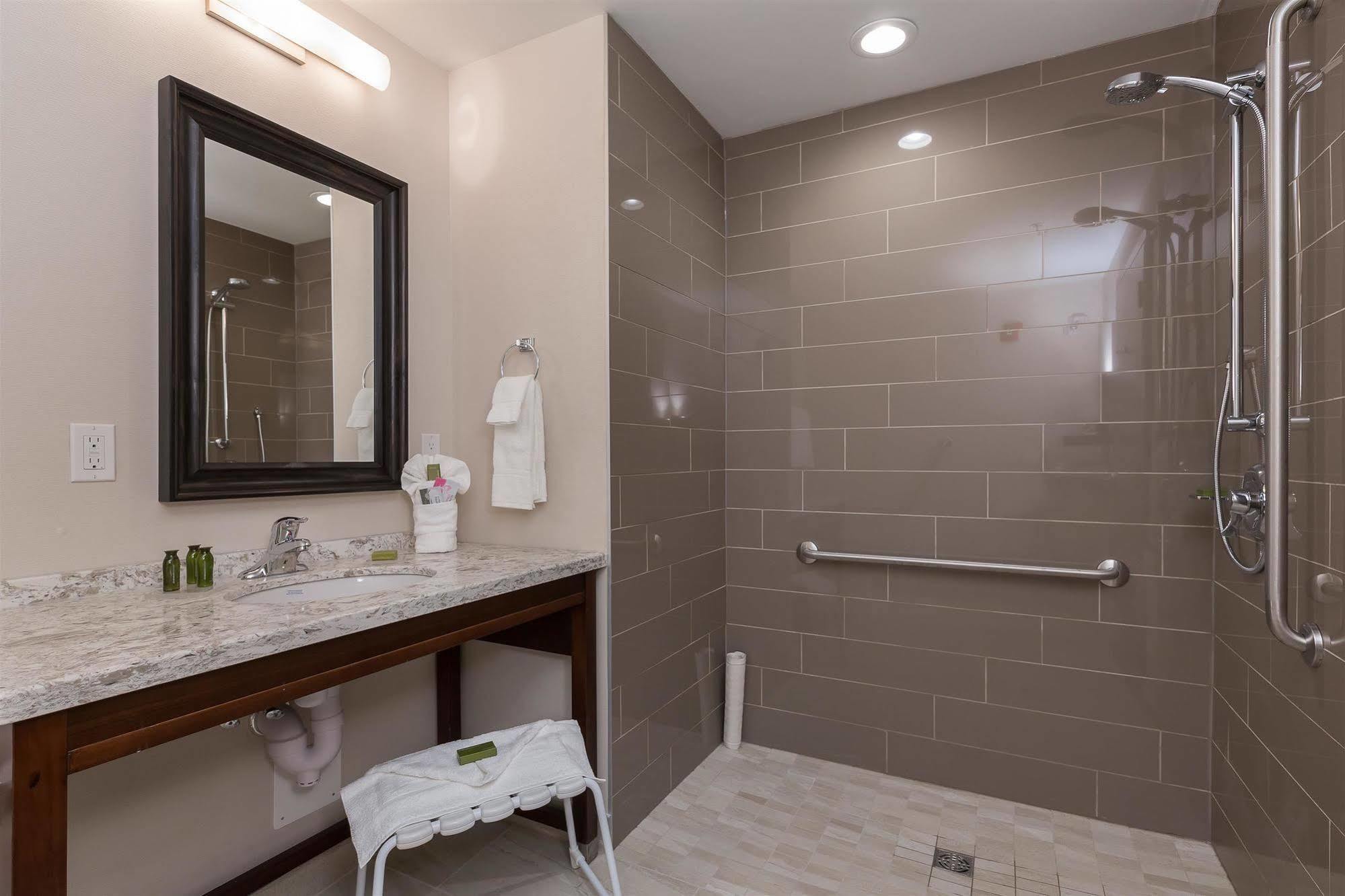فندق فندق بست ويسترن بلس تشيسترميرو Chestermere المظهر الخارجي الصورة